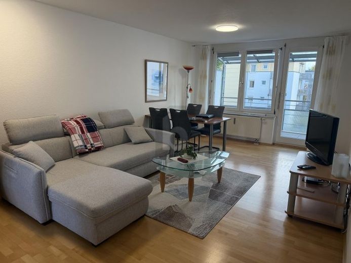 MÖBLIERTES WOHNEN MIT GROSSEM BALKON, AUFZUG – Foto 1