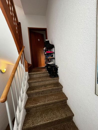 Zugang zur Wohnung im 1. OG