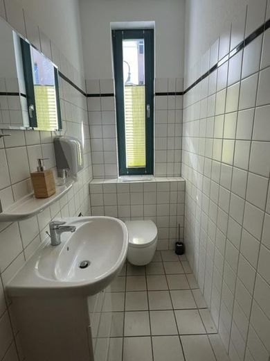 Продаётся дом для проживания и работы недалеко от Хемница. – Toilette Erdgeschoss