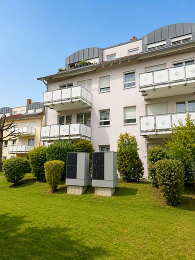 Attractif investissement locatif ou résidence principale – appartement 2 pièces, 1er étage, balcon, parking souterrain, libre d’occupation, à Kehl – Südseite
