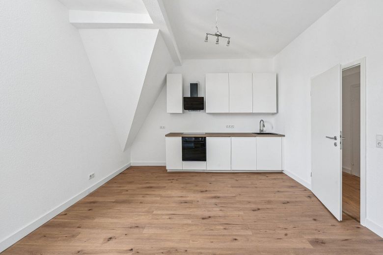 PROVISIONSFREIE renditestarke Kapitalanlage mit Aufteilungspotenzial und modernisierten Wohnungen – Wohnung DG rechts