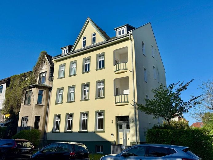 HORN IMMOBILIEN++ Neubrandenburg, charmante 3-Raum ETW im EG mit großer Terrasse, EBK und großem Bad – Nutzen Sie Ihre Chance!