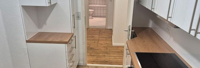 Küche (Blick Richtung Flur)