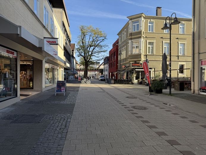 Wo Detmold flaniert, entdeckt und shoppt - Ihre Fläche mitten in der Innenstadt! – Frequenzbringer Lange Strasse