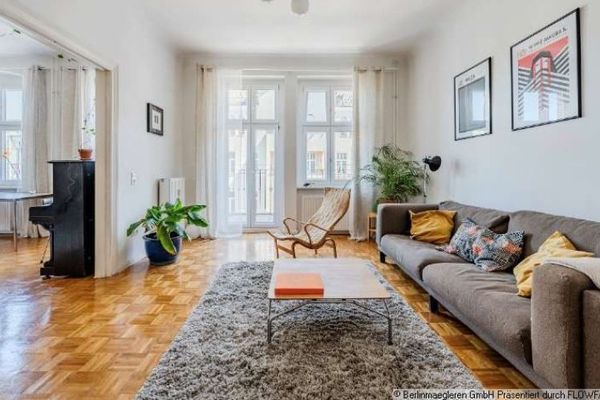 Spacieux et attrayant appartement ancien de 4 pièces avec balcon et ascenseur