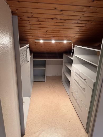Stilvolle Maisonettewohnung mit Balkon und Stellplatz in Nidderau-Heldenbergen – Foto 12