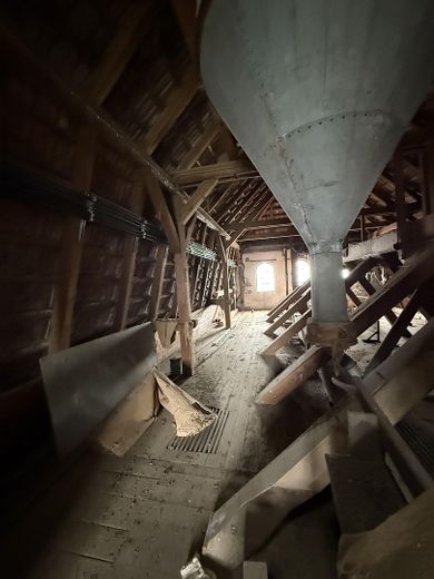 Edificio storico di un mulino con interessanti proventi da locazione – Innenansicht Dachgeschoss