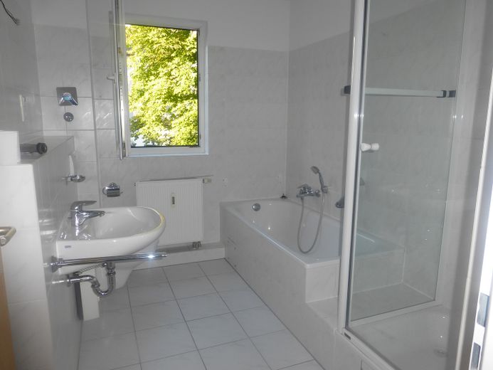 2-room apartment with balcony in central Neuss – Bad
