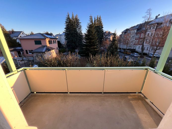 Erstbezug nach Renovierung - 5-Raumwohnung im 1. OG in ruhiger Lage – Balkon 1