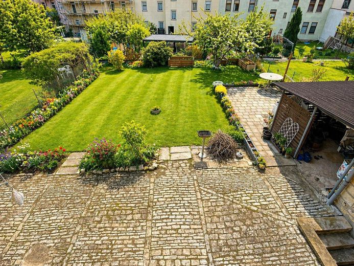 Wohnung in einem freundlichen Haus – Garten