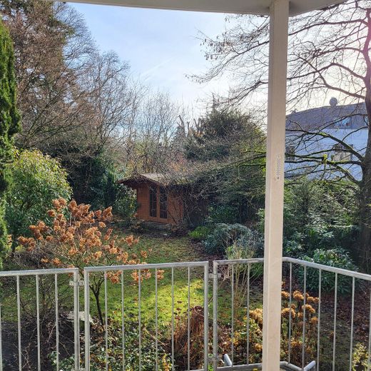 Blick vom Balkon in den Garten