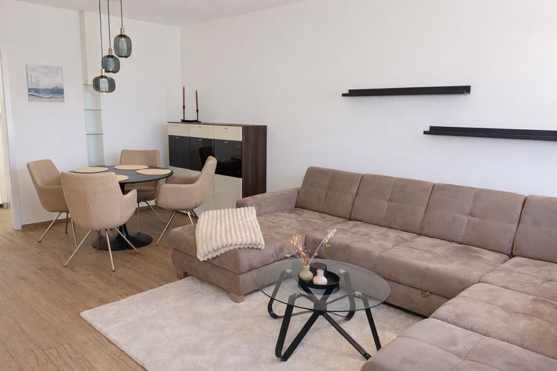 Wohnzimmer mit Essbereich