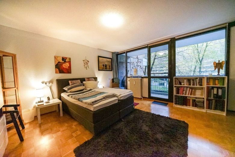 Außergewöhnlich und stilvoll! 4-Zimmer-Wohnung mit 2 Balkonen und Tiefgarage in Köln-Weiden – Bild 14