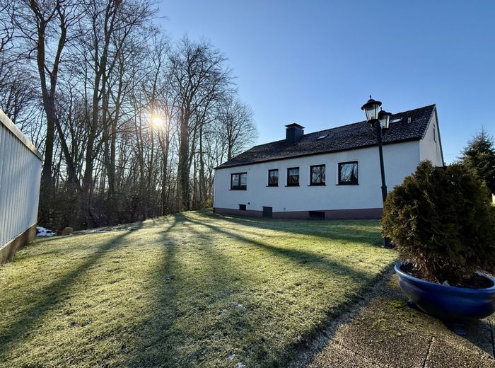 Fröndenberg-Ardey: Freistehendes Wohnhaus mit Gartenoase am Ende einer Sackgasse! – Ansicht Wohnhaus