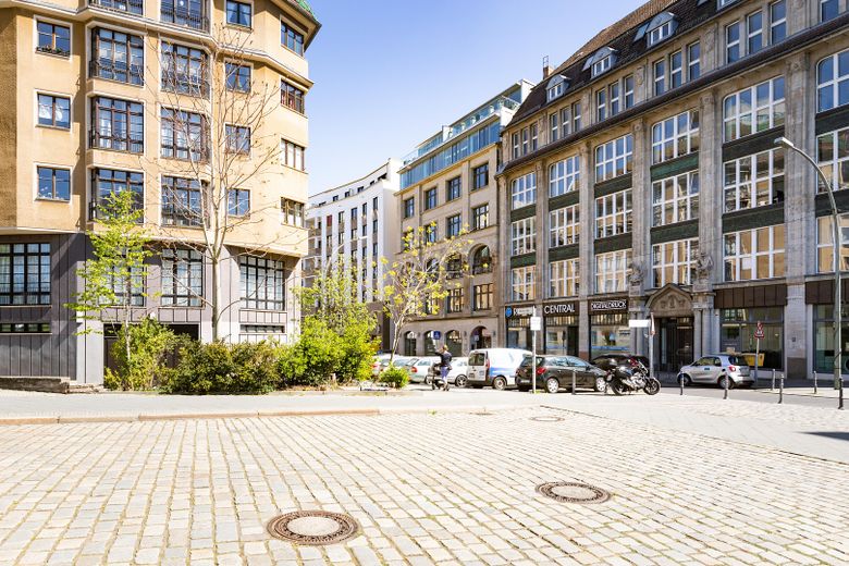 Berlin-Mitte'de özel teraslı modern daire – hemen taşınmaya hazır ve komisyonsuz – Gebäude