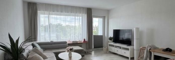 Aufzug, Kellerraum, Balkon, Vollbad, Einbauküche, Garage möglich