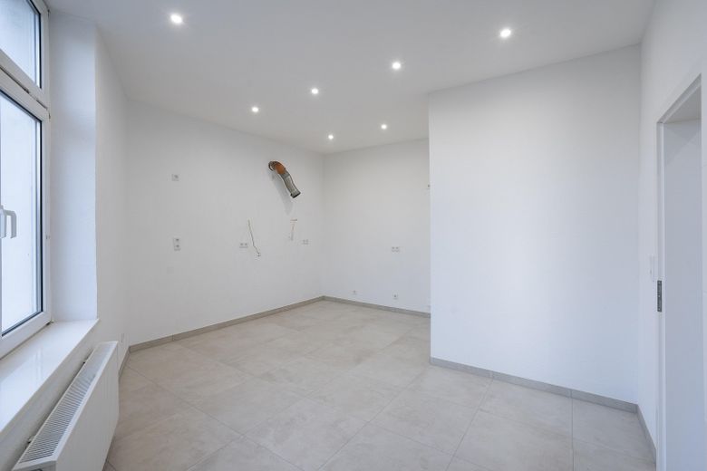 Provisionsfrei: Renoviert & bezugsfrei – 2,5-Zimmer-Wohnung zum Einziehen oder Vermieten! – Küche - 4