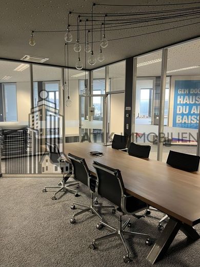 ATIK: Helle, klimatisierte Büroflächen im zentral gelegenen Synus Bürogebäude – Besprechungsraum