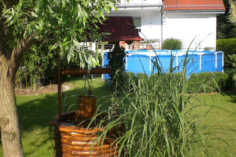 Garten mit Pool