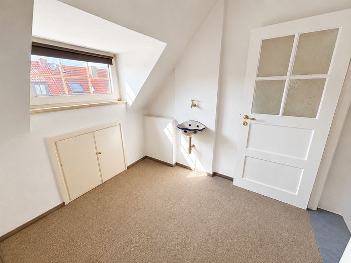 End-of-terrace house with balcony and garage in a popular location! – Vorraum im Dachgeschoss
