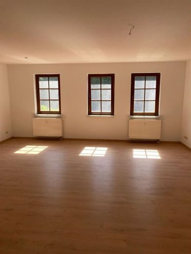 Großzügige 2-Zimmer mit Laminat und offener Küche in ruhiger Lage! – PHOTO-2022-06-17-13-01-39