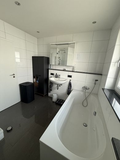 Modernisiertes Reihenmittelhaus mit Doppelgarage, PV-Anlage, Klima und hochwertiger Ausstattung – Foto 11