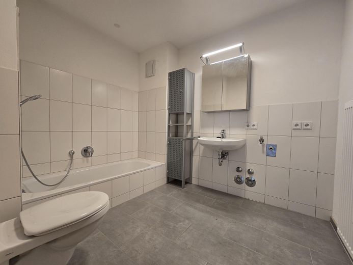 Aydınlık ve huzur verici atmosfere sahip, doğal bahçeli modern mimar evi – Bad (ELW)