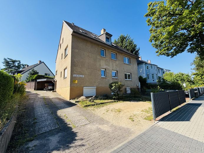 Wertbeständiges Mehrfamilienhaus mit langfristigem Entwicklungspotenzial – provisionsfrei – Zufahrt zum Carport+Stellplatz