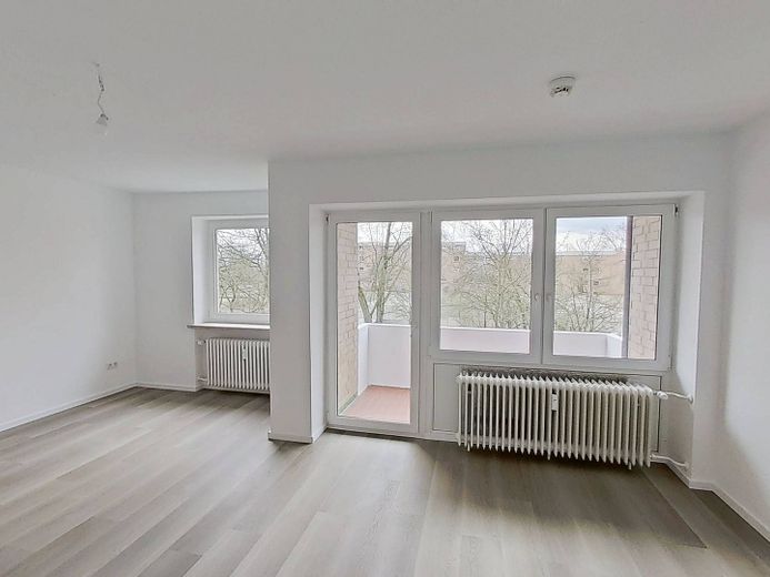 Lichtblick gesucht? Sonnige 2-Zimmer-Wohnung mit Balkon – Foto 1