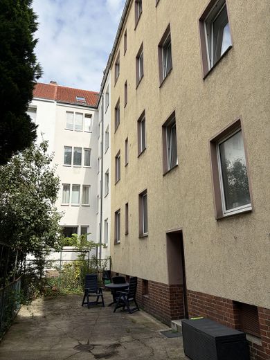 Rezerve: Linden-Mitte'de yatırım amaçlı veya kendi kullanımı için cazip 3 odalı daire – Hausseite vom Hof 2