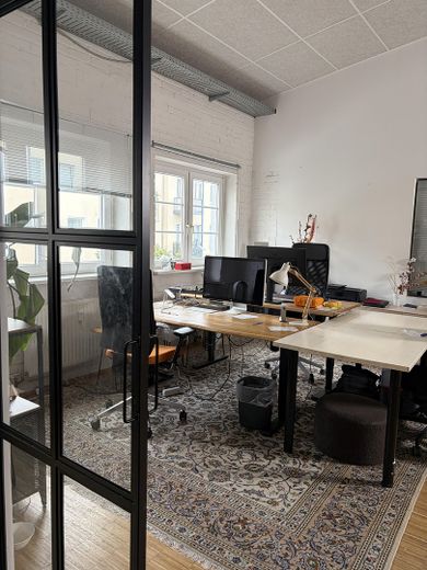 oud huurcontract voor loftkantoor co-working kantoor ter overname, opvolgende huurder Rent-to-Rent – Studio