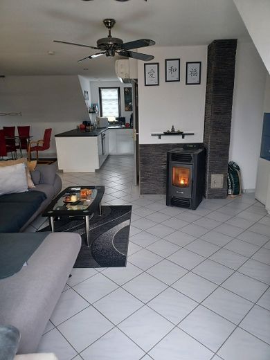 Klimatisierte mod.lichtdurchfl.DG-Whg. Pelleto+PV-Anlage,unverb.FERNSICHT+3-Fachvergl. – Wohnzimmer