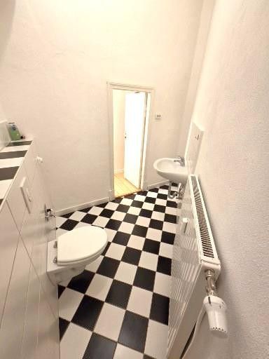 Provisionsfrei - gepflegte, helle Altbauwohnung in Nord-Neukölln – Bad 
