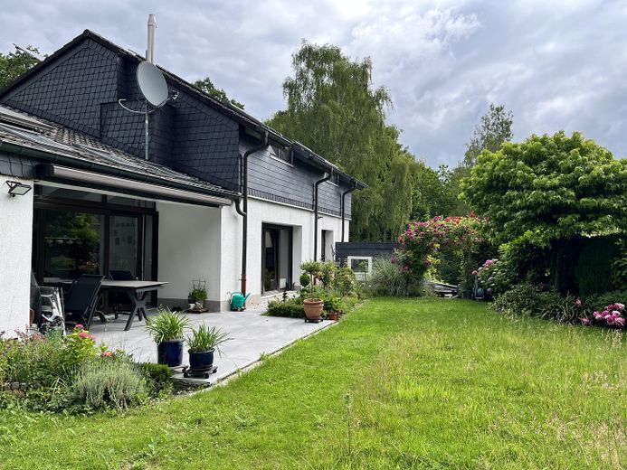 Einfamilienwohnhaus in Schwerte Westhofen (energetisch saniert) – Außenansicht und Garten