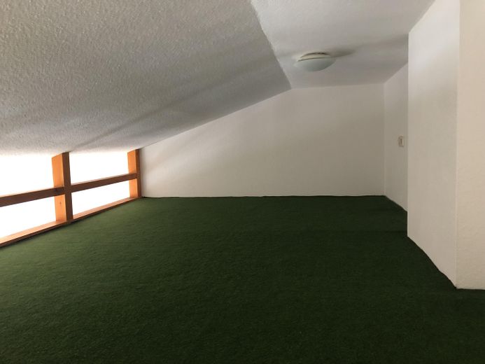 Ankastreli 1 odalı daire – Dachboden