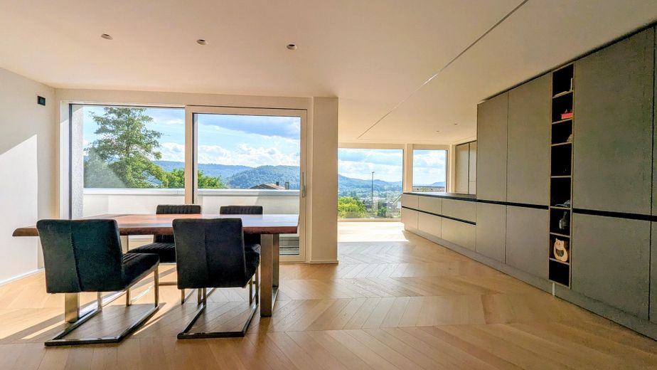 Kernsanierte Unternehmervilla mit einzigartigem Weitblick und luxuriöser Ausstattung – Küche Ess Bereich