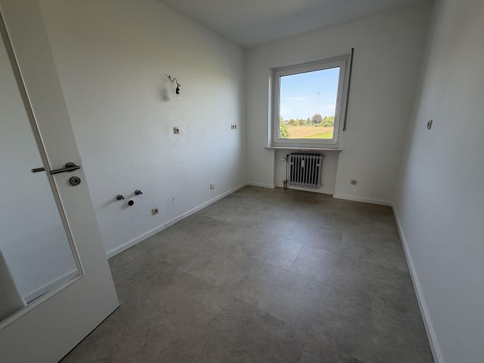 Mooie, ruime 3-kamerwoning 90m² met zuidwestbalkon en droomuitzicht in Rosenheim-Pang – Küche