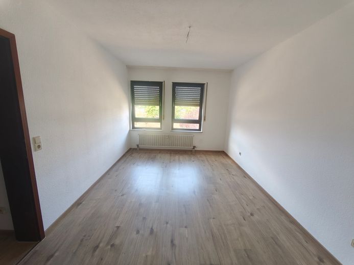 Freshly renovated 2-room condominium with winter garden, underground garage and view of greenery – private sale without broker commission – Foto 2