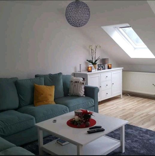 Charmante 3,5-Zimmer-Dachgeschosswohnung in ruhiger Wohnlage von Winnenden – Wohnzimmer