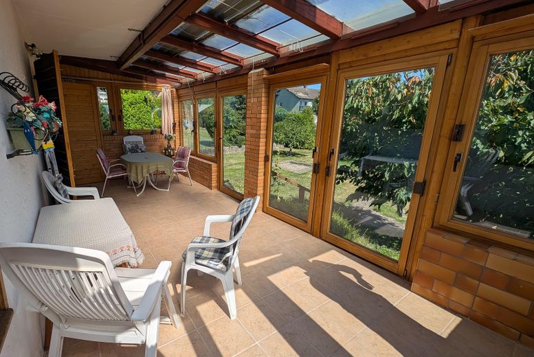 vrijstaand huis op een toplocatie in Bad Münder – Vollverglaster Wintergarten