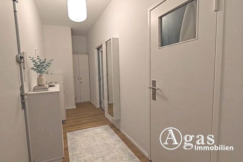 Helle vermietete 2-Zimmer-Wohnung mit Aufzug und Balkon in Berlin Charlottenburg zum Verkauf – Flur