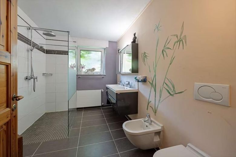 Senza commissione: casa con giardino e ingresso indipendente, 141 m² – Badezimmer EG