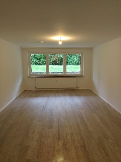 Gemütliche 3-Zimmer-Wohnung in Rosengarten-Eckel – Wohnzimmer