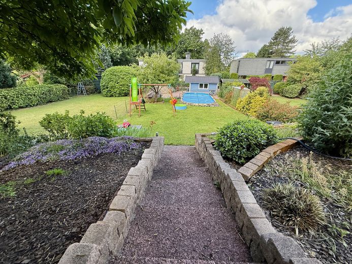 Garten (von Terrasse)
