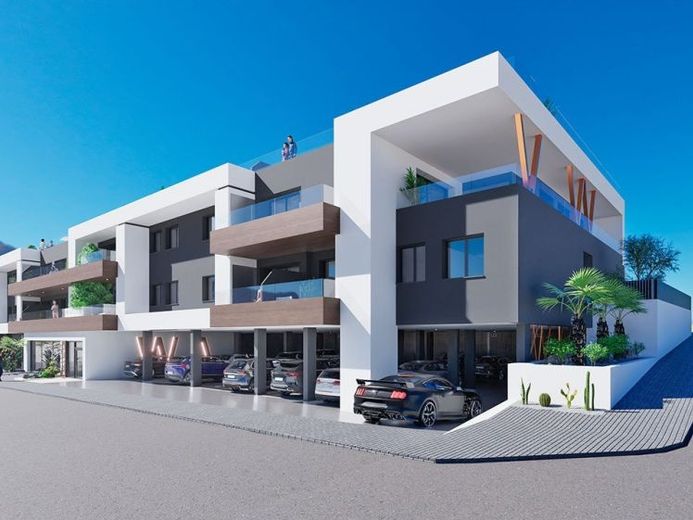 Moderne Appartements mit 3 Schlafzimmern, 2 Bädern, Einbauküchen mit Elektrogeräten und Gemeinschaftspool – Foto 1