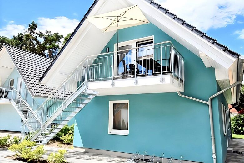 HORN IMMOBILIEN ++ tolles Ferienhaus in Röbel an der Müritz mit zwei Ferien-Wohnungen – Hausansicht