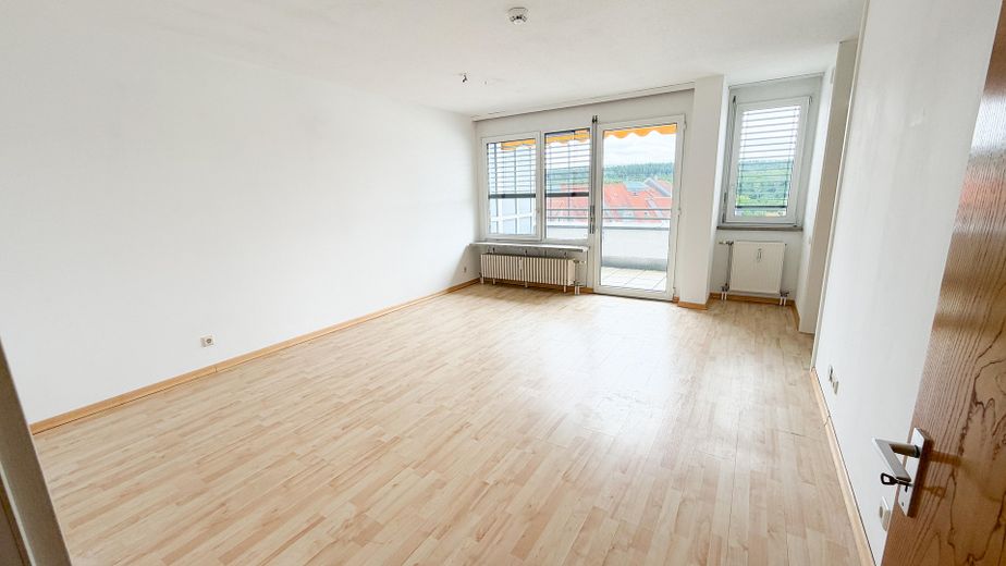 Vita assistita con terrazza sul tetto: vista panoramica sulla Stadtwald, pronta per essere abitata e senza provvigione – Wohnzimmer, weitere Ansicht