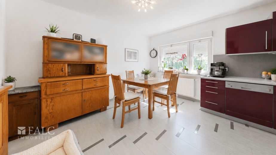 Ihre kleine Wohlfühloase mit Balkon und traumhaftem Gartenanteil! – Küchen- und Essbereich