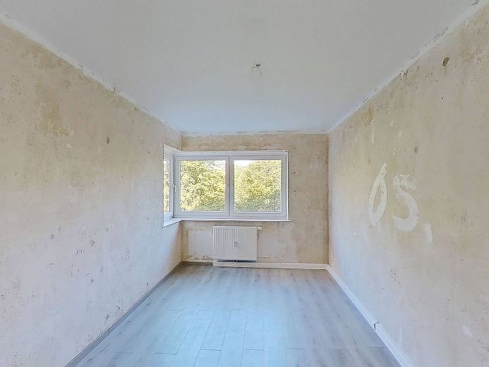 KENDİNİZ YENİLEYİN VE TASARRUF EDİN: BALKONLU ve bol ışık alan büyük 4 odalı daire – Ansicht I: Schlafzimmer I