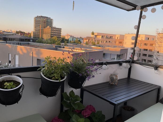 Lichtdurchflutete 2-Zimmer-Wohnung mit Ausblick in begehrter Lage von St. Johannis – Foto 1